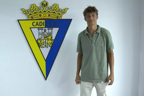 يبلغ من العمر 17 عامًا.. ريال مدريد يهتم بالتعاقد مع موهبة قادش